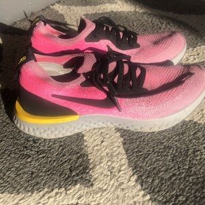 Nike size 7 pink and black